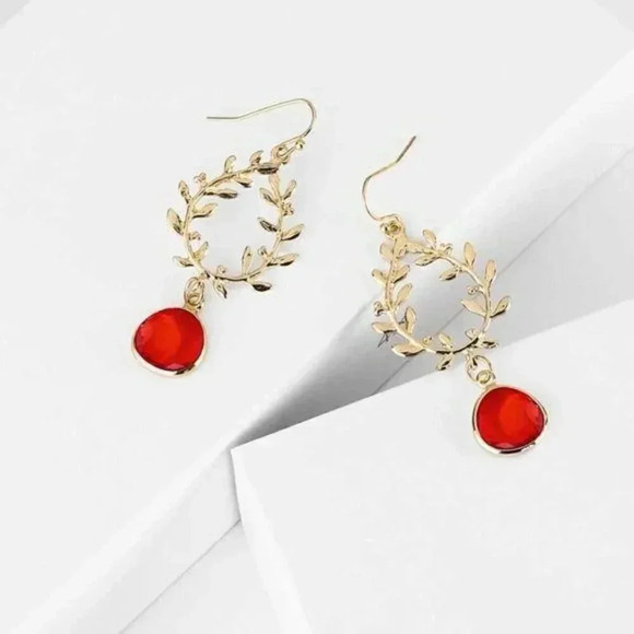 Gold Laurel Wreath Red Crystal Elegant Earrings - Picture 5 of 5